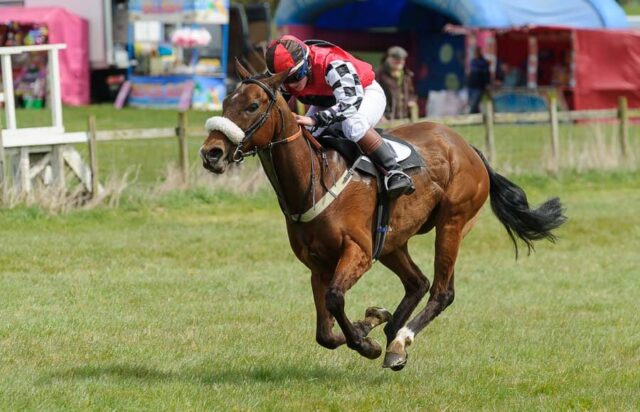 Nia Kerslake and PICKPOCKET