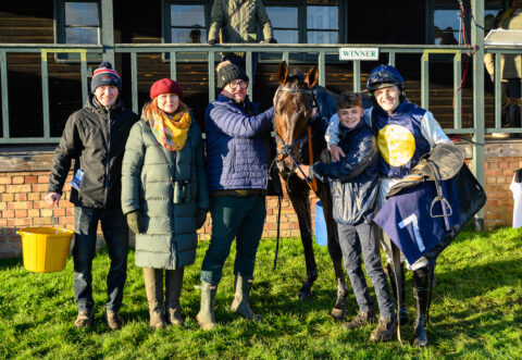 JOLIE JOUE (Huw Edwards)